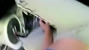 Colombiana calienta publico en outdoor setting