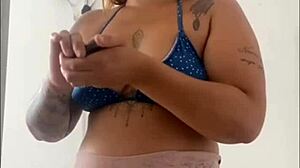 dei muito a buceta a noite e acordei desse jeito