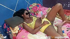 Jovem Africana Tem Um Sonho Erótico Com O Bom Velhinho O Papai Noel Leo Ogro