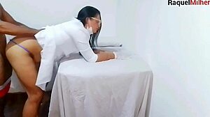 Enfermeira e est�tica observa ere��o do paciente 😏