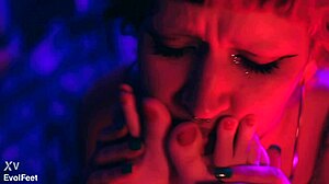 I crave worshipping Bia Roman and Sam Quinn's sexy feet intensely