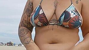 Beach Flashing To Attract Married Men For Fucking