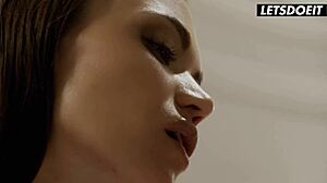 Alyssia and Alyssa in hot threesome?