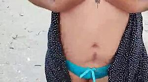 exhibiendome en playa mexicana mostrando tetas y culo