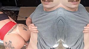 Comendo a coroa gostosona dentro do escort zetec