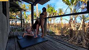 Punheteiro Si Dar Bem Ao Ver Duas Garotas Fazendo Sexo Em Casa De Campo With Big Black Cock And Creampie