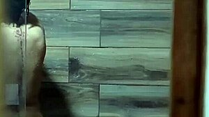 espío a mi cuñada excitada masturbándose