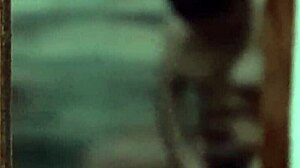 espío a mi cuñada excitada masturbándose