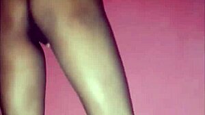 Golpeando a la Morena Flaca de la Manera Anal