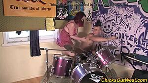 Does amateur Aussie GF suck cock?