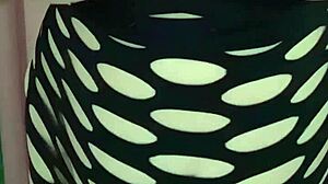 i love this sexy milf showing off her tits and ass