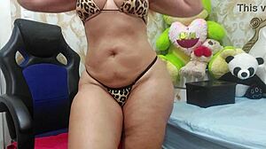 Dance Sensual de Biquine in BBW Big Ass Twerk