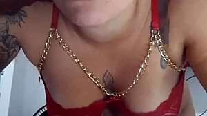 Woman shows off new outfit and big ass on cameras