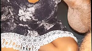 Golpeando a la Morena Flaca de la Manera Anal