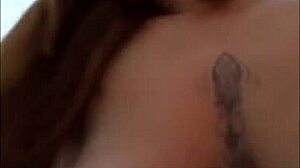 ruiva casada provoca o montador de moveis deixa ele de pau duro e logo depois fode com o marido e leva gozada na cara