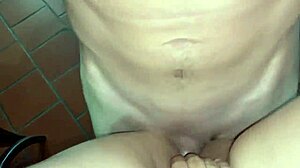 me follo a mi hermanastra a ver que esta de paseo el la cava�o de mis padrastro