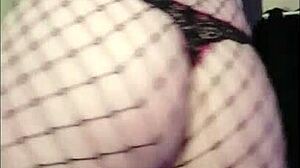Look at this sexy fat ass dancing in fishnets