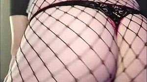 Look at this sexy fat ass dancing in fishnets