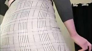 Look at this sexy fat ass dancing in fishnets