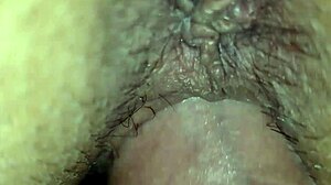 de perrito le introdusco toda la verga en su pussy mojada, follándola duro al aire libre