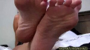 want you to suck my sweet feet