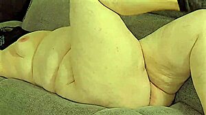 Want to cum while I work out and flaunt my big fat white butt in leggings?