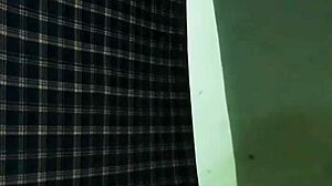 This shemale performs a hot mujra in saree