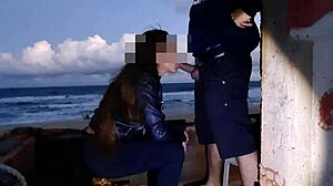 Tomando no cu na praia, isso e uma delicia!