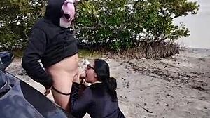 Puta mexicana es cogida entre los manglares para no ser descubierta por la gente