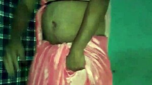 This shemale performs a hot mujra in saree