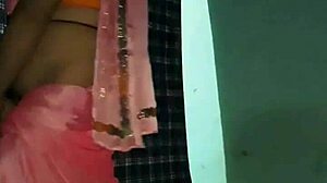 This shemale performs a hot mujra in saree