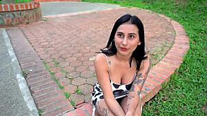 Extraño Convece A Latina De Grandes Tetas Para Videos Porno - Parte 1!