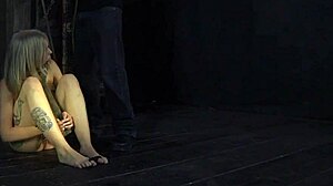 Blonde floosy dildos her juicy twat perfectly