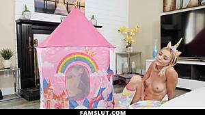 Stepsister catches her stepbrother jerking in her bed - famslut