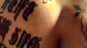 Chupando a Buceta da Rabuda e Ela Sentando de Costas