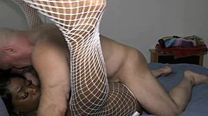 The muscular bodybuilder worships abs before breeding the big tits woman.