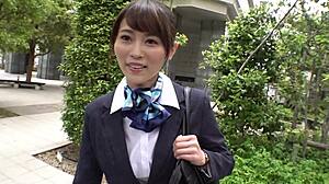 客室乗務員とは、旅客機で乗客の世話をする乗務員のこと。その「おもてなし」のプロであるcaが今回avに出演。