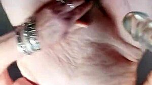 Oma Gebruik Dildo En Komkommer In Harige