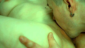 Prurient man licks pussy and she orgasms 😍