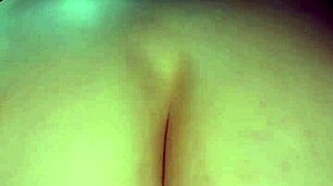 Culona latina follada vaginal con su consolador en el baño