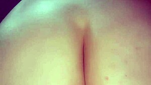 Culona latina follada vaginal con su consolador en el baño