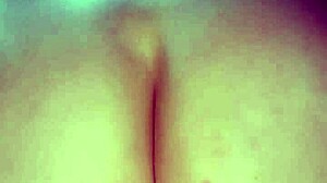 Culona latina follada vaginal con su consolador en el baño