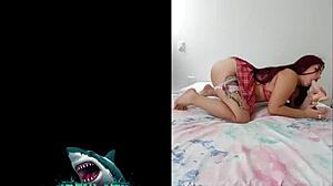 Joven Venezolana Se Masturba Para Un Viejo Gordo.