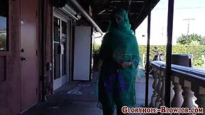 Muslim Slut's Blowjob: Can You Resist?