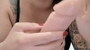 Solo anal masturbation feels more delicious in the ass