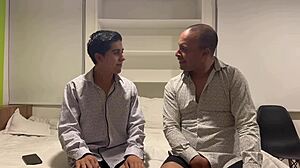 sex news discapacitado hace reventar de placer a su compa�ero con anal sex