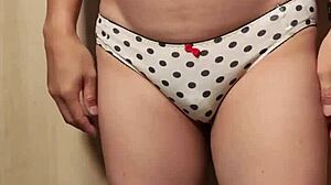 爆乳女子高生、お姉さんになってアナルピカピカ光らせてみる？