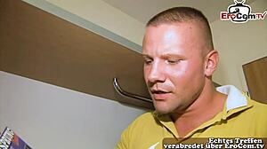 Deutsche Brunette Dünne Milf Schlampe Betrügt Freund Beim Amateur Casting