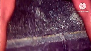 Esposa Traindo O Marido Na Rua Depois Que O Carro Acabou A Gasolina O Corno Ainda Abraça O Comedor