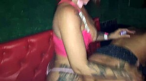 Minha irmã me levou para o swing e fodemos com um casal delicioso.